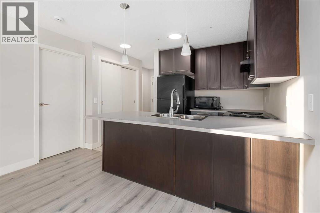 Apartment for Sale in 456, 35 Richard Court SW|Calgary, Alberta T3E7N9 3