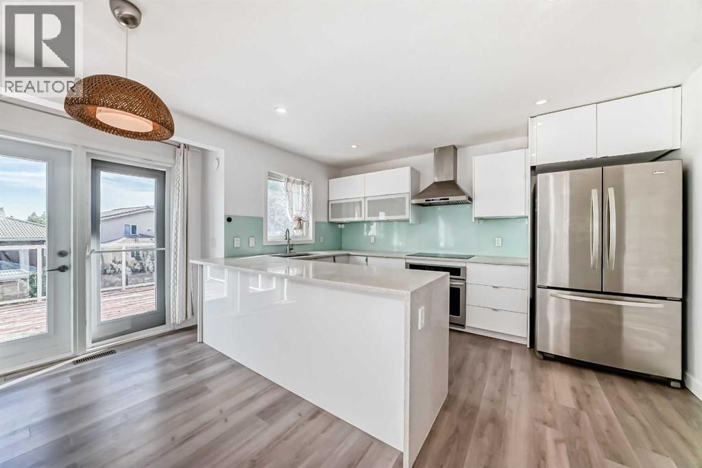 House for Sale in 7 Signature Mews SW|Calgary, Alberta T3H2V6