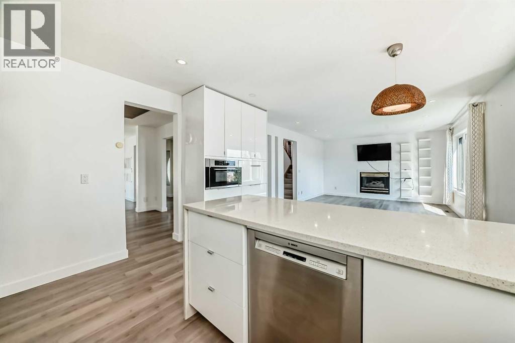 House for Sale in 7 Signature Mews SW|Calgary, Alberta T3H2V6 3