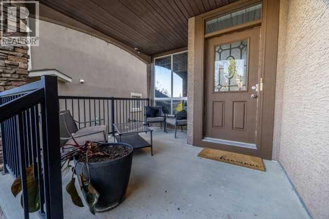 House for Sale in 28 Crestmont Way SW|Calgary, Alberta T3B5Z6 3