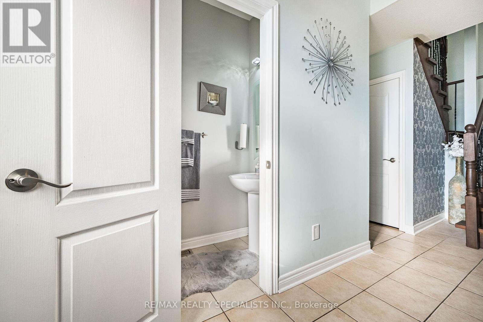 Row / Townhouse for Sale in 43 PEFFERLAW CIRCLE|Brampton (Bram West), Ontario L6Y0L6 4