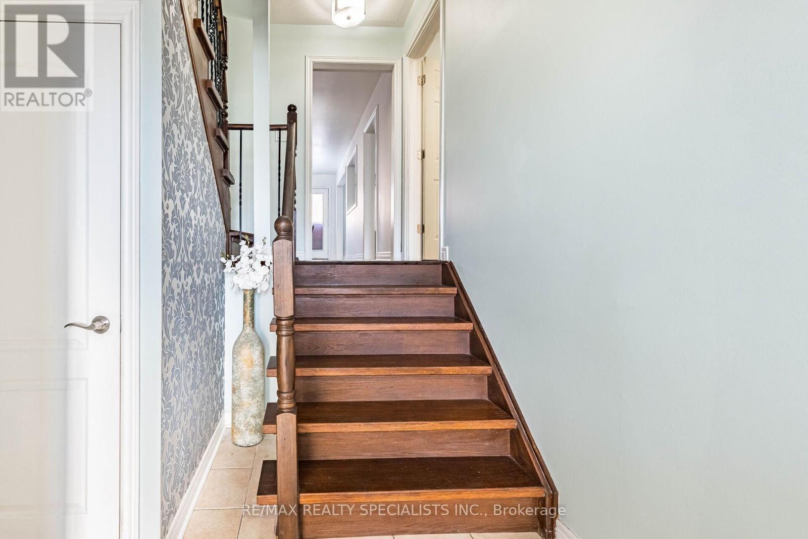 Row / Townhouse for Sale in 43 PEFFERLAW CIRCLE|Brampton (Bram West), Ontario L6Y0L6 3