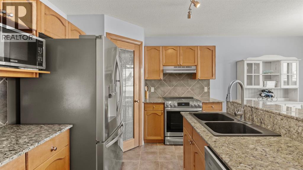 House for Sale in 158 Covemeadow Road NE|Calgary, Alberta T3K6E7 2