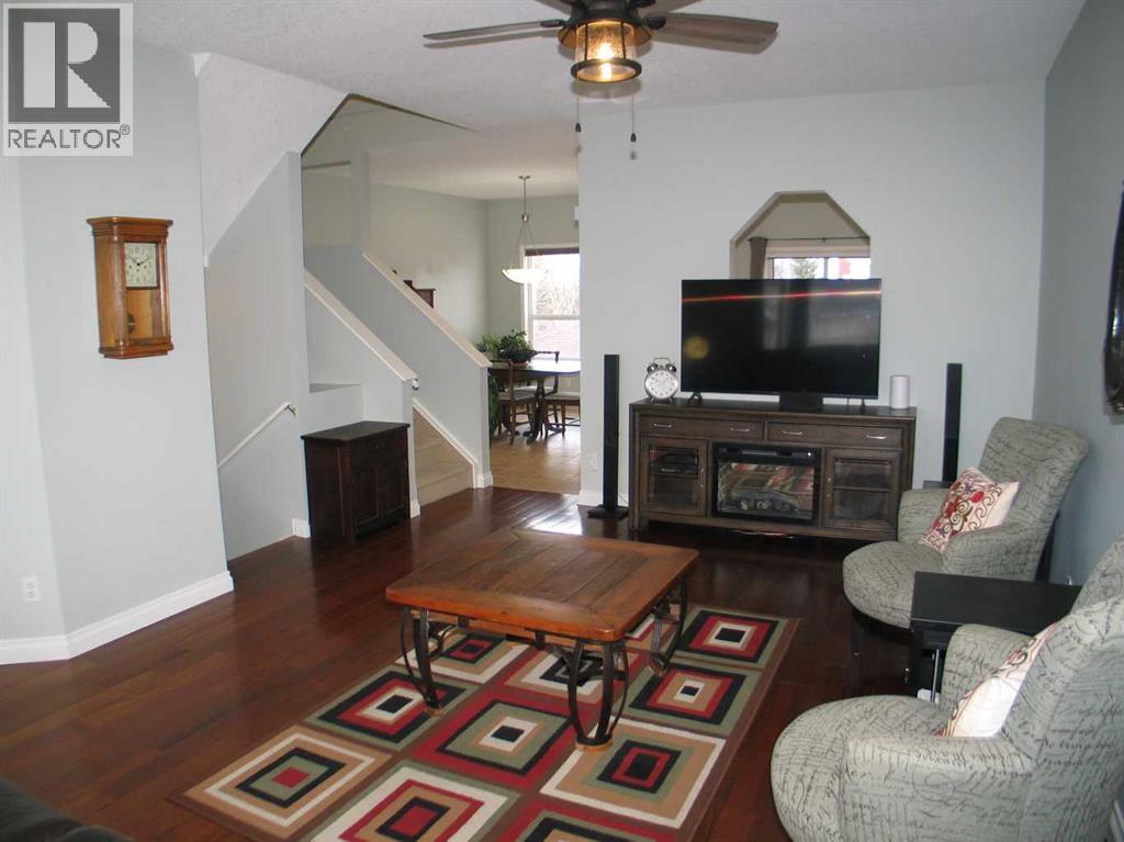 Row / Townhouse for Sale in 155 Citadel Drive NW|Calgary, Alberta T3G4J5 4