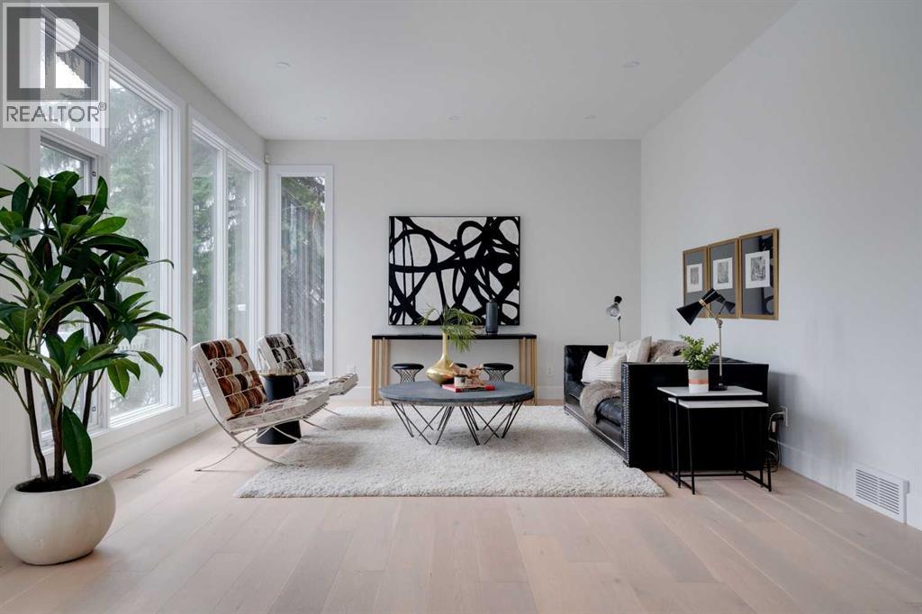 House for Sale in 711 Imperial Way SW|Calgary, Alberta T2S1N6 4