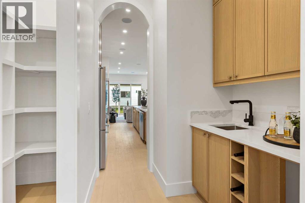 House for Sale in 2413 25 Avenue NW|Calgary, Alberta T2M2C6 4