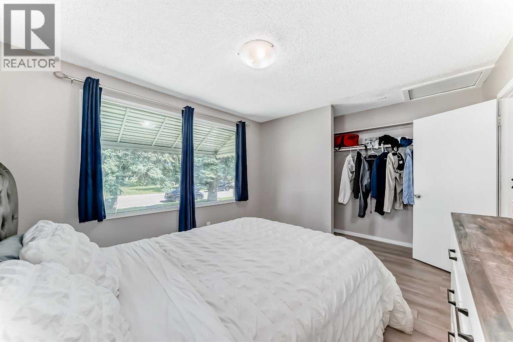 House for Sale in 627 Fortalice Crescent SE|Calgary, Alberta T2A2C8 5