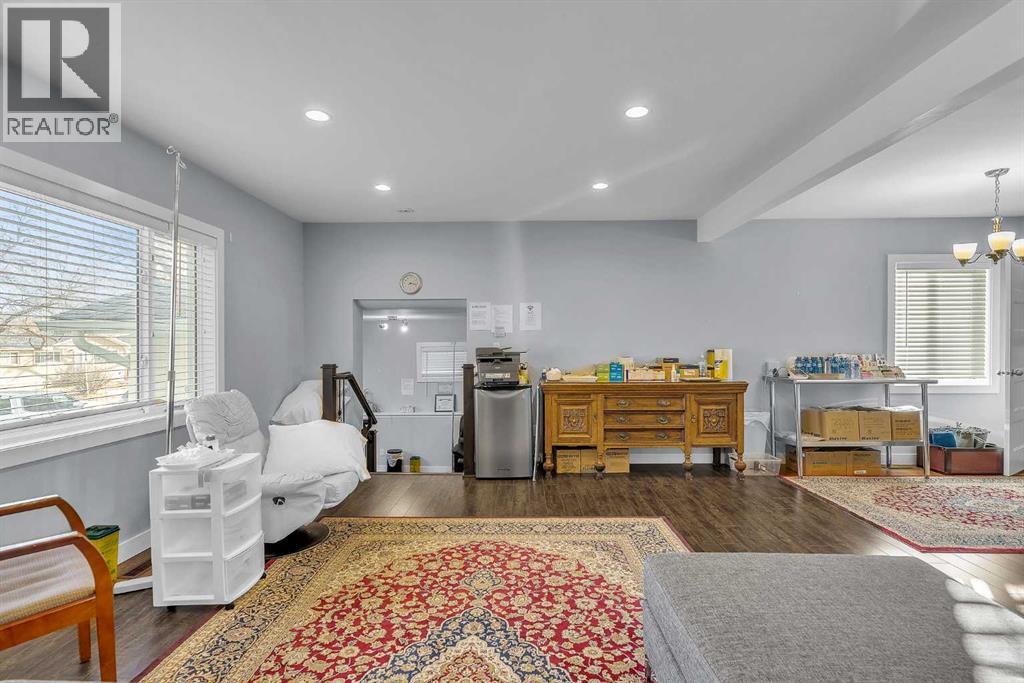 House for Sale in 109 Hudson Road NW|Calgary, Alberta T2K0J4 4