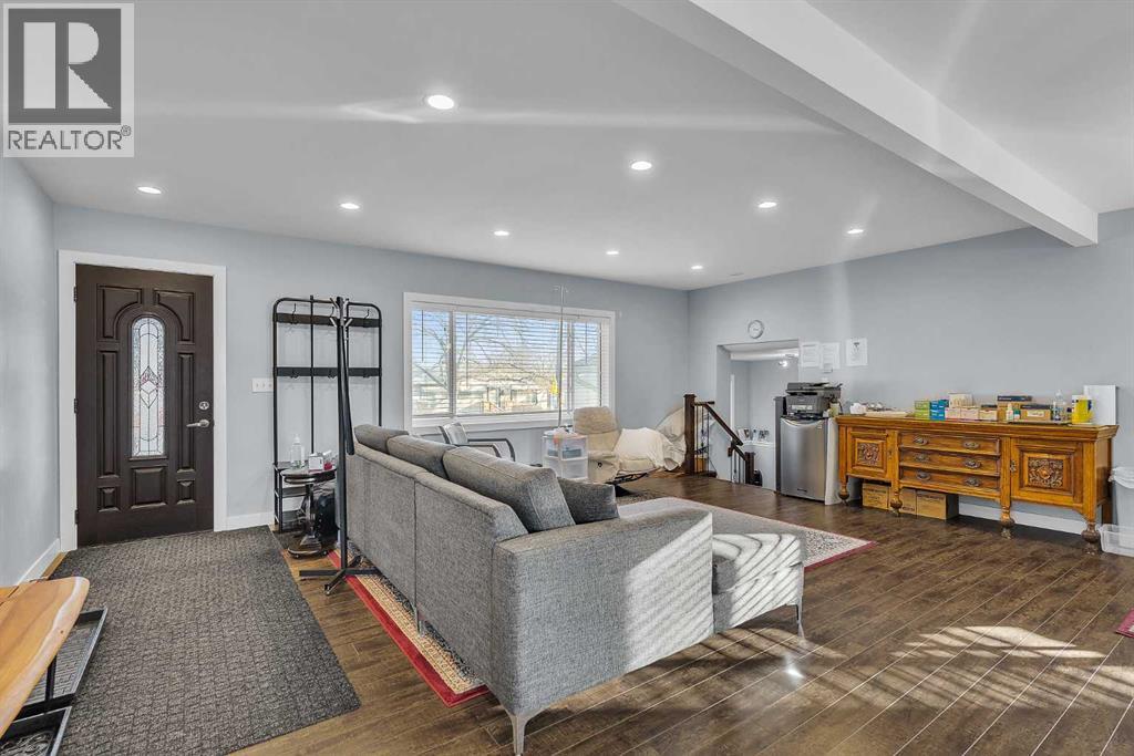 House for Sale in 109 Hudson Road NW|Calgary, Alberta T2K0J4 5