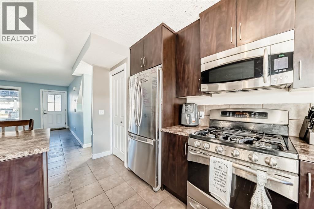 Row / Townhouse for Sale in 4, 133 Copperpond Heights SE|Calgary, Alberta T2Z1C5 5