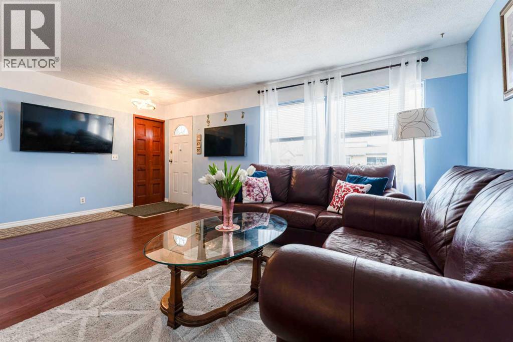 House for Sale in 314 Olympia Crescent SE|Calgary, Alberta T2C1G7 2