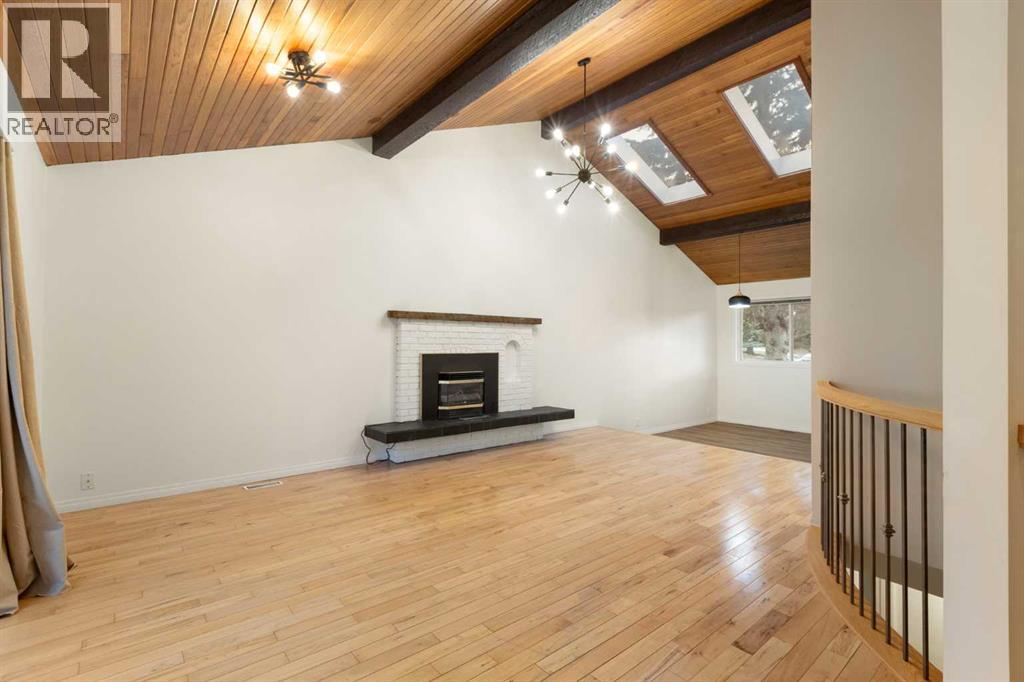 House for Sale in 639 Canterbury Drive SW|Calgary, Alberta T2W1J4 4