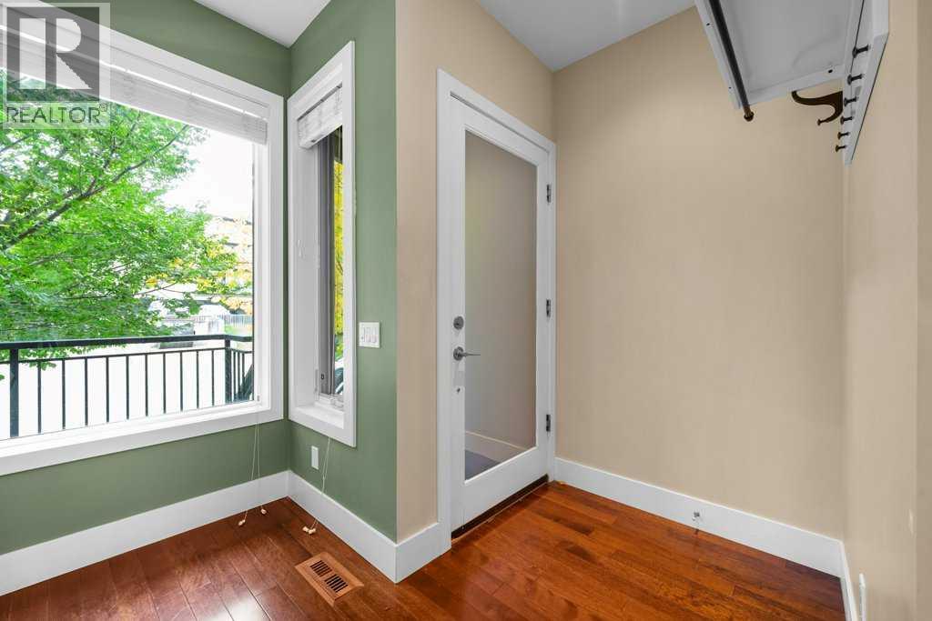 Row / Townhouse for Sale in 2512 16B Street SW|Calgary, Alberta T2T4L9 4