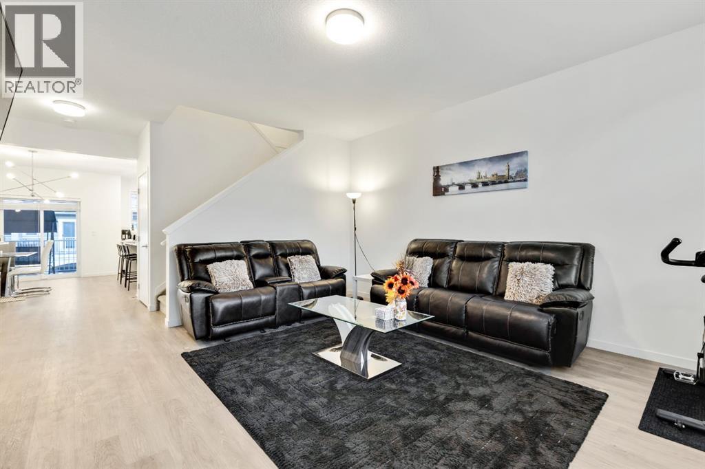 Row / Townhouse for Sale in 620 Copperstone Manor SE|Calgary, Alberta T2Z5G4 2