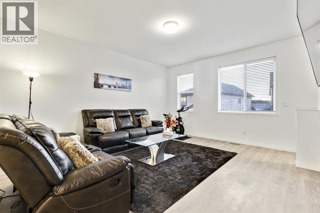 Row / Townhouse for Sale in 620 Copperstone Manor SE|Calgary, Alberta T2Z5G4 3