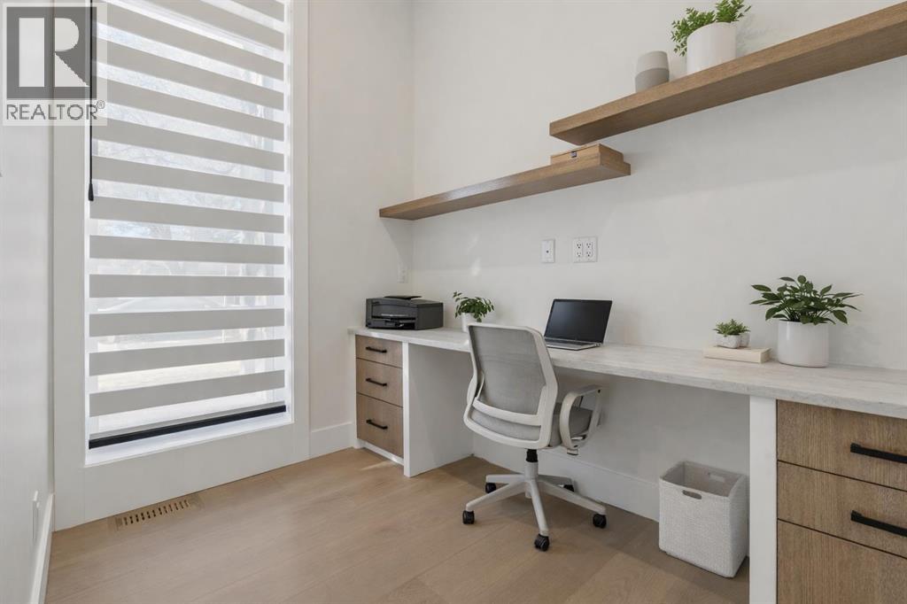 House for Sale in 320 15 Street NW|Calgary, Alberta T2N2A9 5