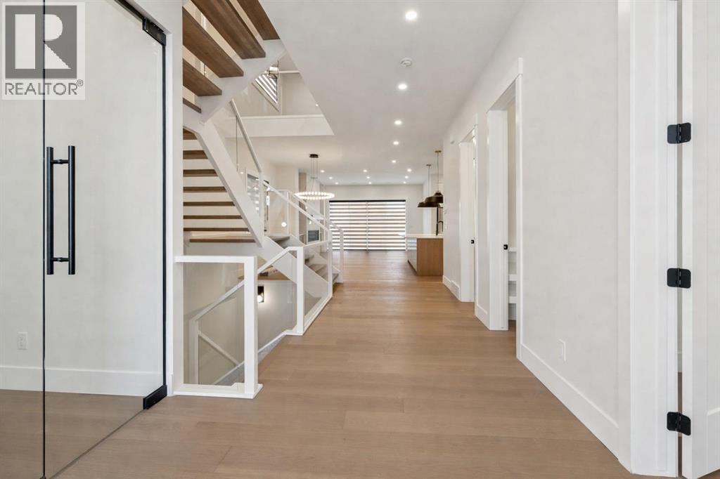 House for Sale in 320 15 Street NW|Calgary, Alberta T2N2A9 3