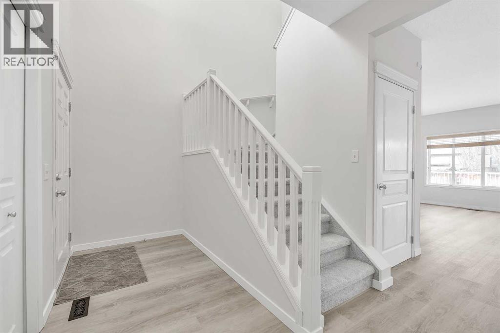 House for Sale in 368 New Brighton Place SE|Calgary, Alberta T2Z4W6 3