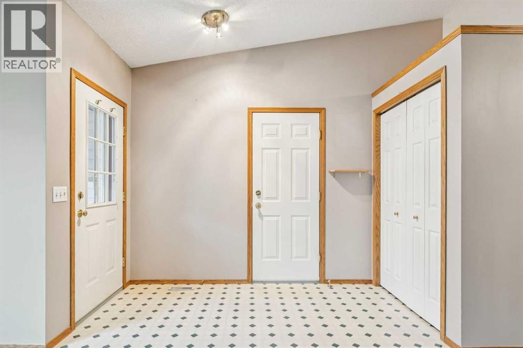 Row / Townhouse for Sale in 42 Harvest Oak Circle NE|Calgary, Alberta T3K4S6 2