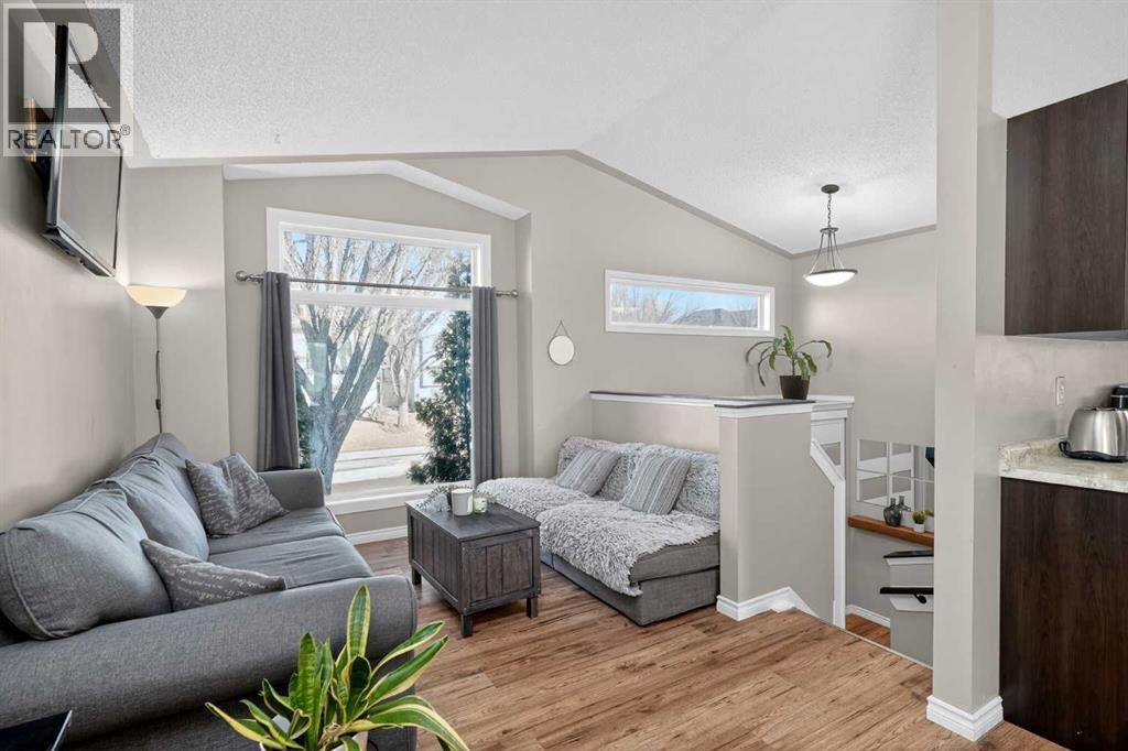 House for Sale in 107 Mt Allan Circle SE|Calgary, Alberta T2Z2S4 2