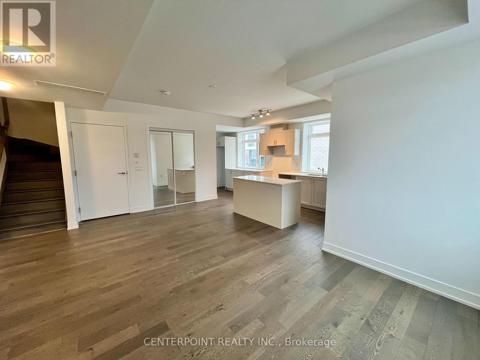 Row / Townhouse for Sale in 232 - 1062 DOUGLAS MCCURDY COMMON|Mississauga (Lakeview), Ontario L5G0C6 3