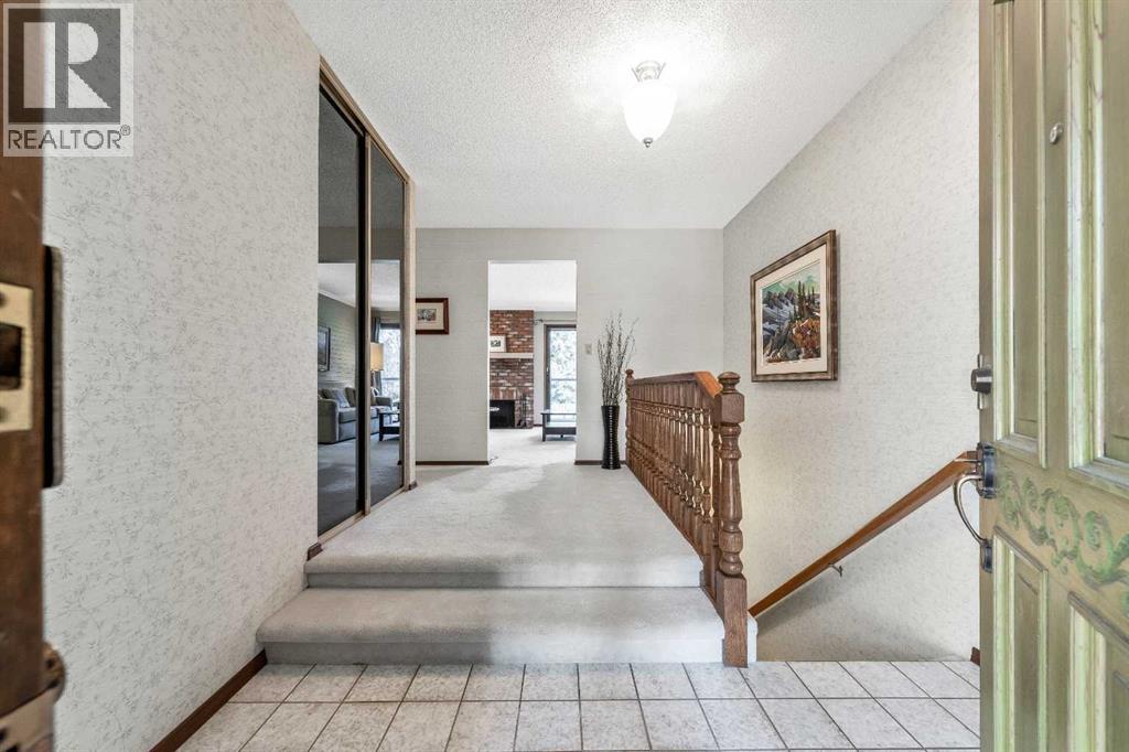 House for Sale in 9536 Oakmount Drive SW|Calgary, Alberta T2V4W1 5