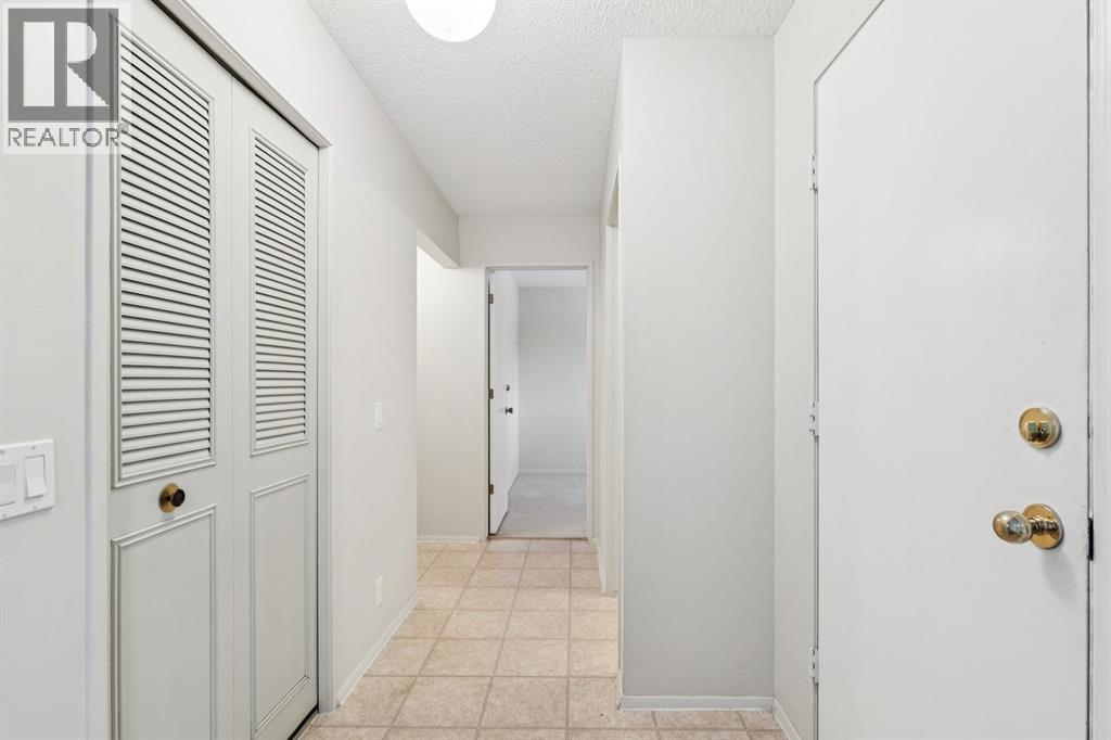 House for Sale in 219 Silvercreek Close NW|Calgary, Alberta T3B4G4 4