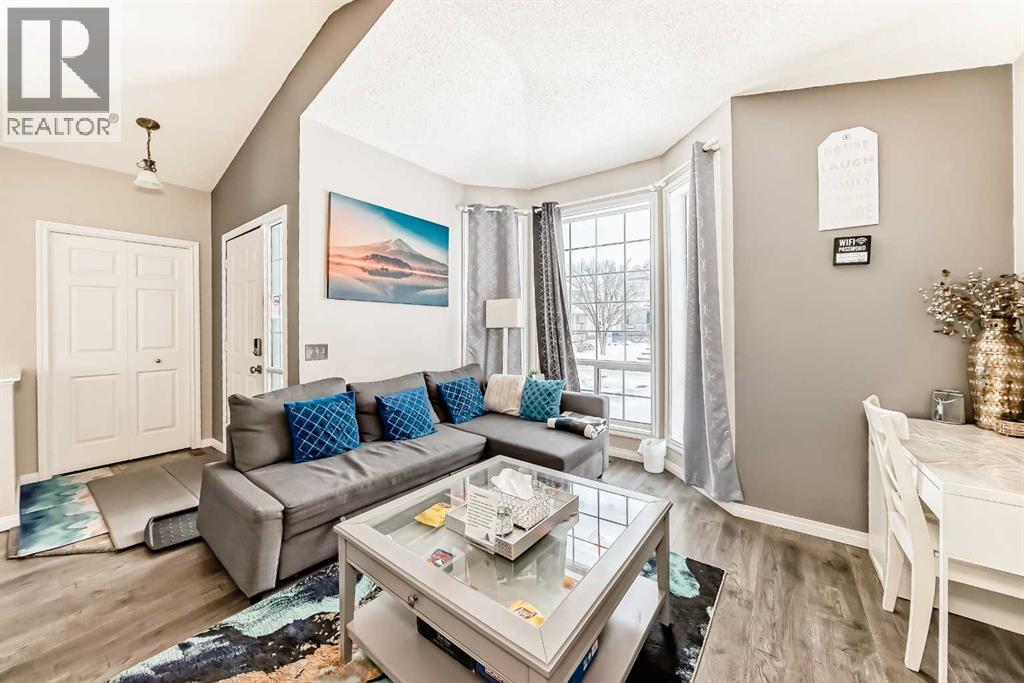 House for Sale in 33 Martinridge Road NE|Calgary, Alberta t3j3l4 5