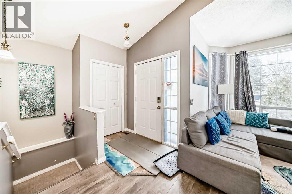 House for Sale in 33 Martinridge Road NE|Calgary, Alberta t3j3l4 4