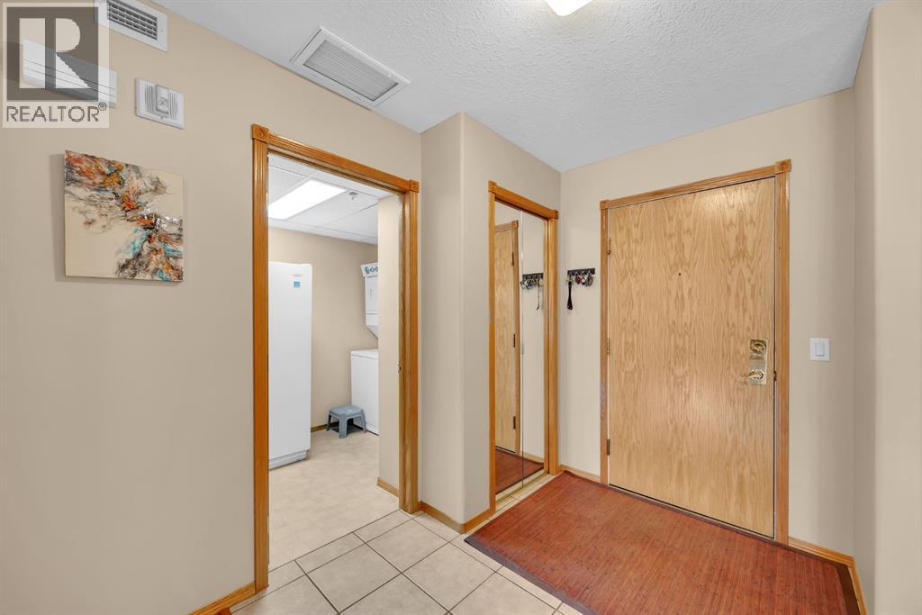 Apartment for Sale in 106, 728 Country Hills Road NW|Calgary, Alberta T3K5K8 3