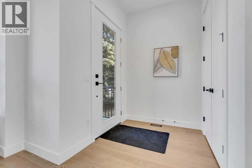 Duplex for Sale in 4525 20 Avenue NW|Calgary, Alberta T3B0T7 4