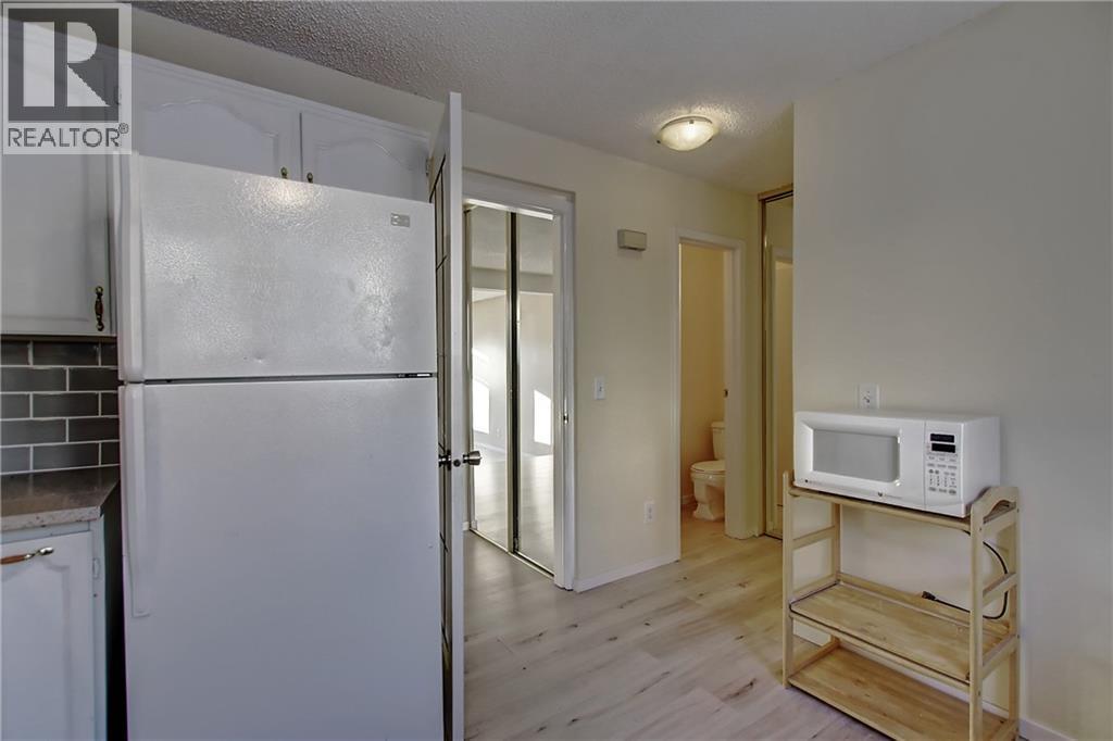 Row / Townhouse for Sale in 9, 1111 Canterbury Drive SW|Calgary, Alberta T2W3G4 5