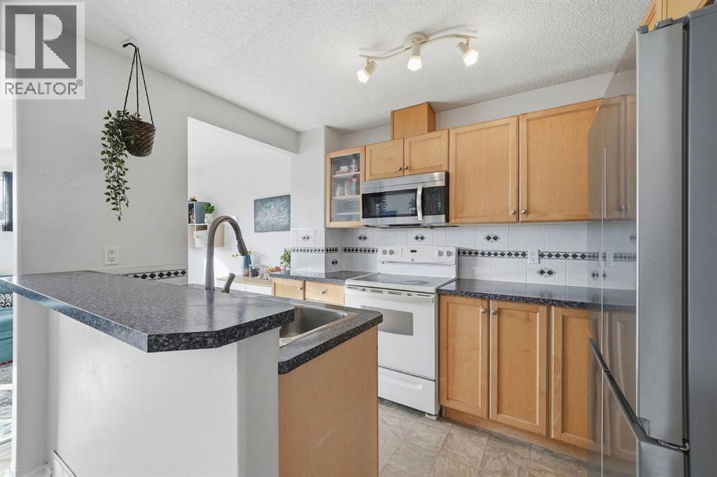 Row / Townhouse for Sale in 49 Royal Birch Mount NW|Calgary, Alberta T3G5W7 3