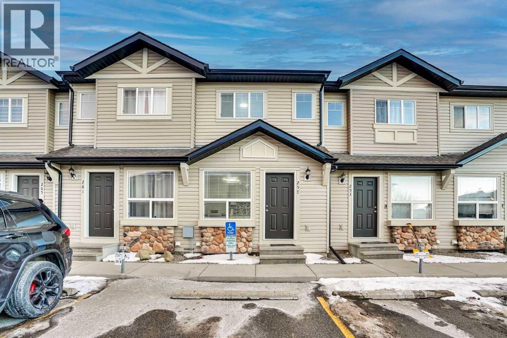 Row / Townhouse for Sale in 257 Saddlebrook Point NE|Calgary, Alberta T3J0G4