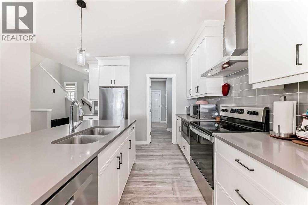 House for Sale in 240 Creekstone Row SW|Calgary, Alberta T2X4Y5 5