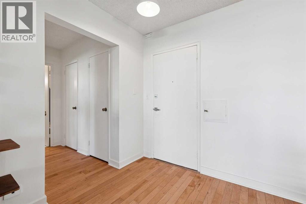 Apartment for Sale in 204, 3316 Rideau Place SW|Calgary, Alberta T2S1Z4 2