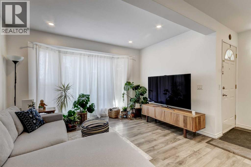 House for Sale in 27 Rivercrest Circle SE|Calgary, Alberta T2C4G3 4