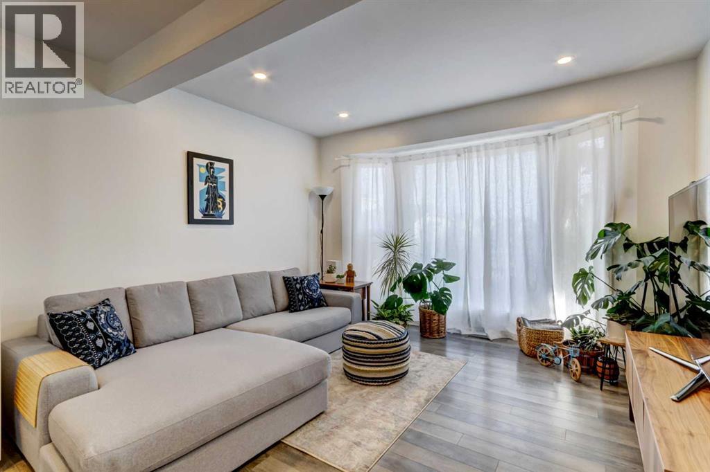 House for Sale in 27 Rivercrest Circle SE|Calgary, Alberta T2C4G3 3