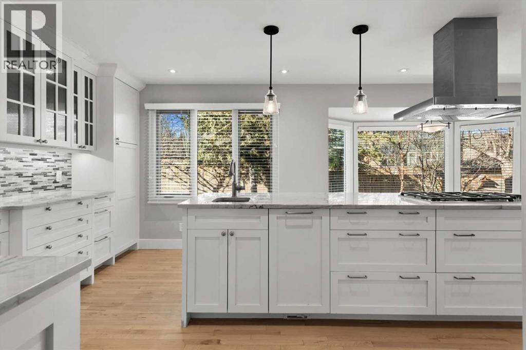 House for Sale in 15 Oakmount Place SW|Calgary, Alberta T2V4Y2 5