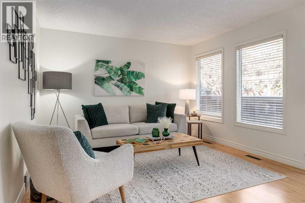 Row / Townhouse for Sale in 116 Point Drive NW|Calgary, Alberta T3B5B3 3