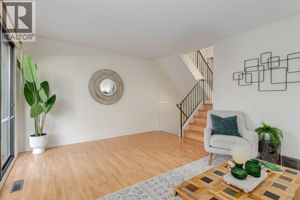 Row / Townhouse for Sale in 116 Point Drive NW|Calgary, Alberta T3B5B3 5