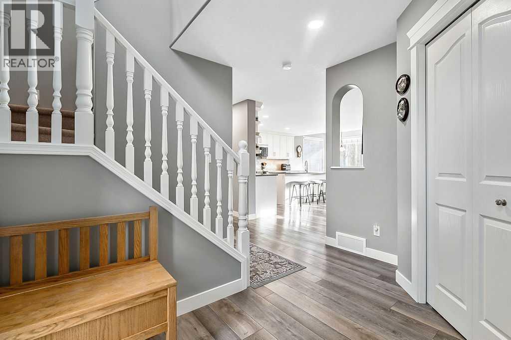 House for Sale in 115 Cougarstone Square SW|Calgary, Alberta T3H5J4 5