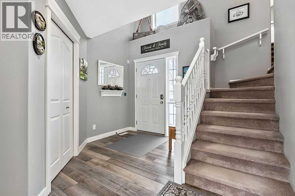 House for Sale in 115 Cougarstone Square SW|Calgary, Alberta T3H5J4 4