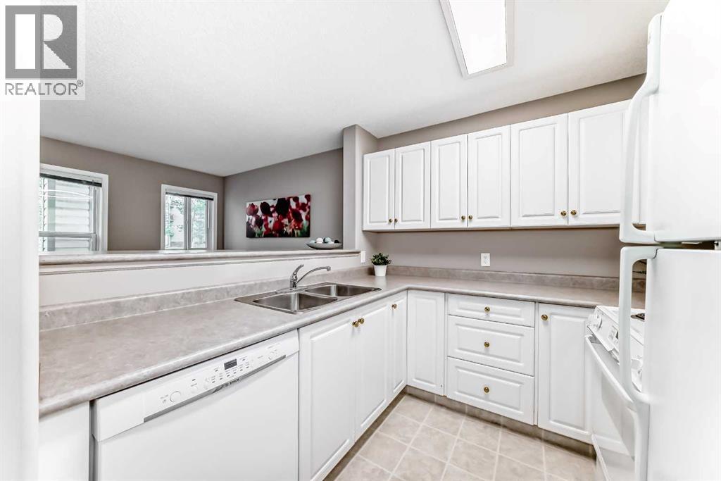 Apartment for Sale in 132, 5000 Somervale Court SW|Calgary, Alberta T2Y4M1 5