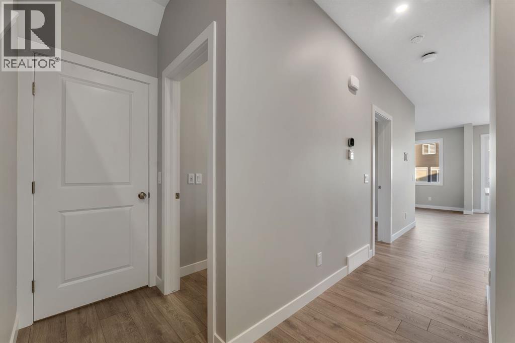 House for Sale in 24 Corner Glen Green NE|Calgary, Alberta T3N2P5 3