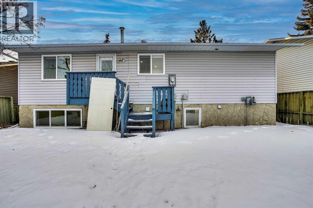 House for Sale in 3908 49 Street NE|Calgary, Alberta T1Y2A6 2