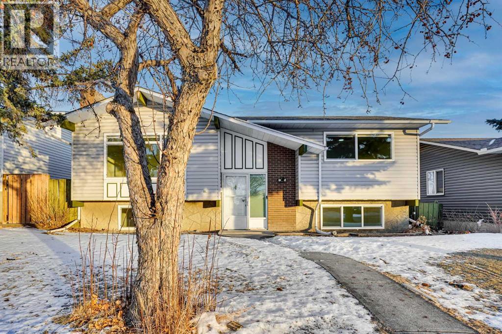 House for Sale in 3908 49 Street NE|Calgary, Alberta T1Y2A6