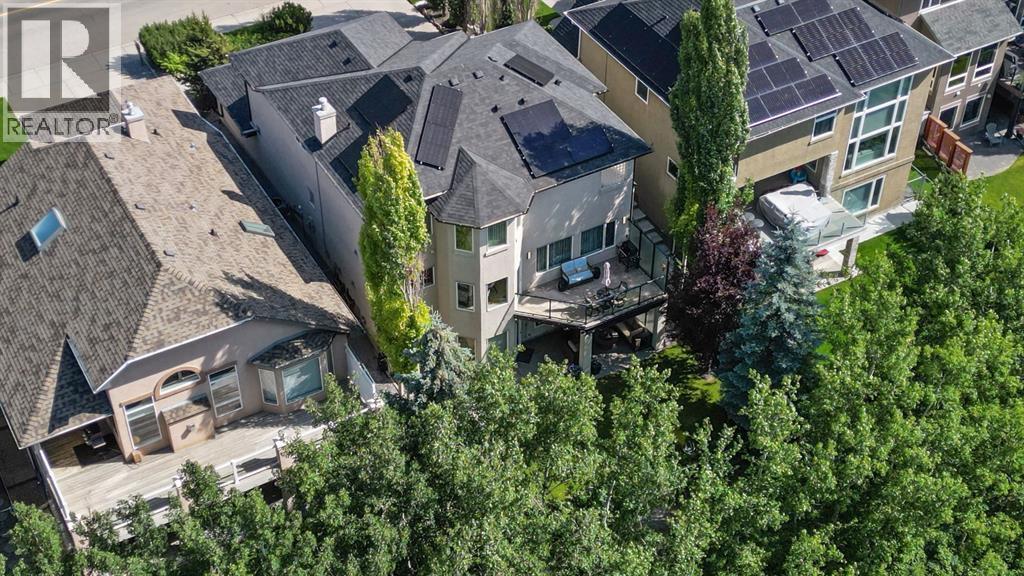 House for Sale in 1458 Strathcona Drive SW|Calgary, Alberta T3H4M2 2