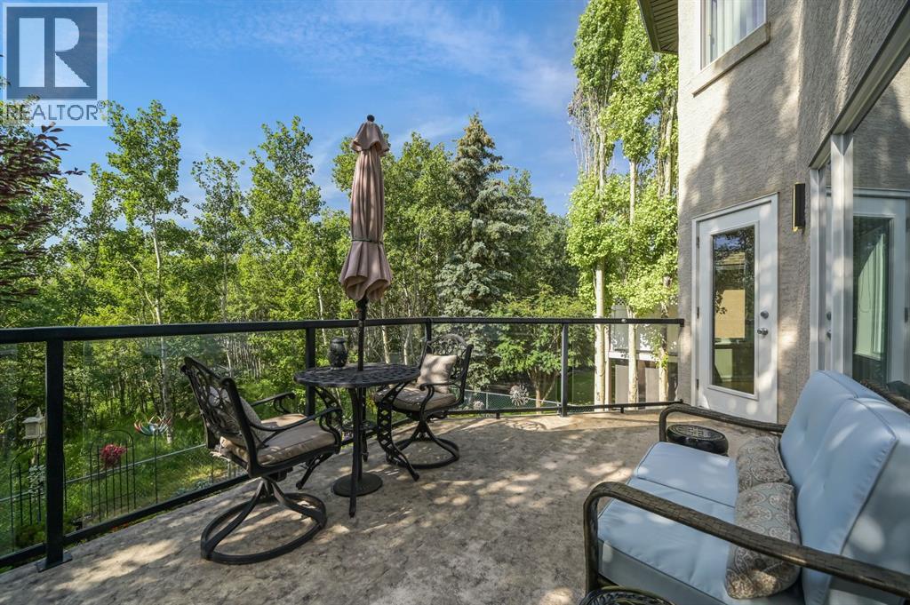 House for Sale in 1458 Strathcona Drive SW|Calgary, Alberta T3H4M2 3