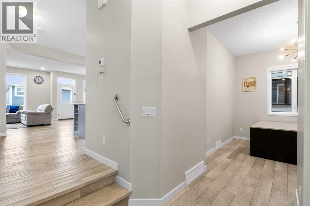 House for Sale in 29 Magnolia Manor SE|Calgary, Alberta T3M3H8 3